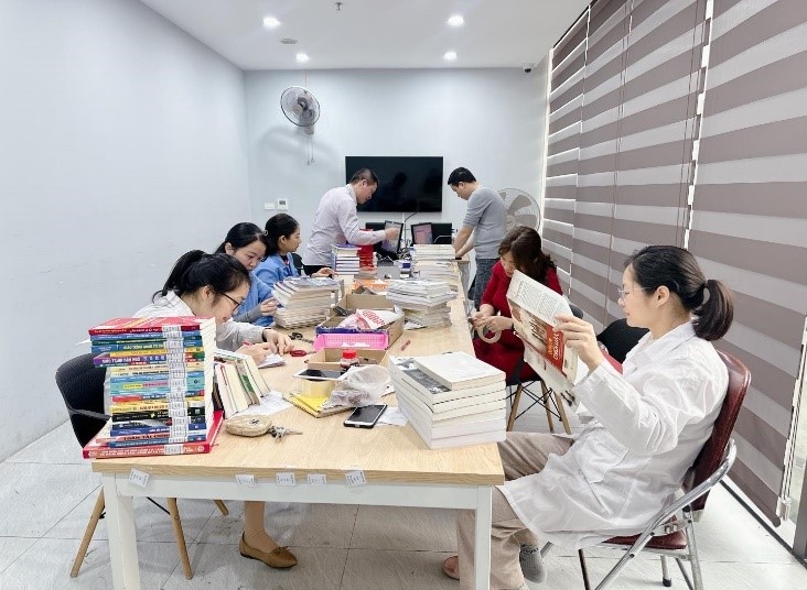 Vòng tay lớn của Công đoàn Thư viện TMU Vòng tay lớn của Công đoàn Thư viện TMU