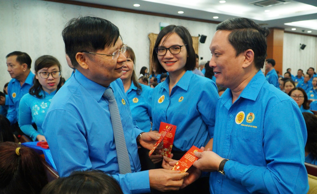 Gặp gỡ đảng viên công nhân tiêu biểu TP. HCM: Lắng nghe để hành động Gặp gỡ đảng viên công nhân tiêu biểu TP. HCM: Lắng nghe để hành động