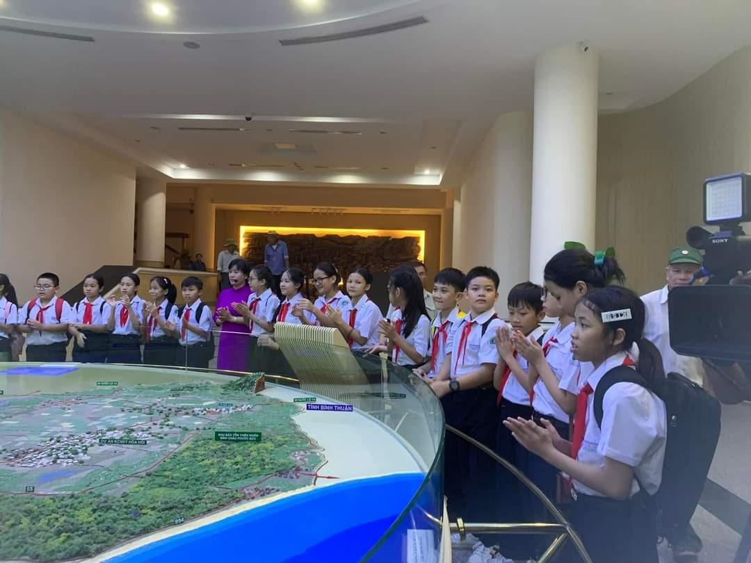 Khúc khải hoàn được viết bằng tình thương Khúc khải hoàn được viết bằng tình thương