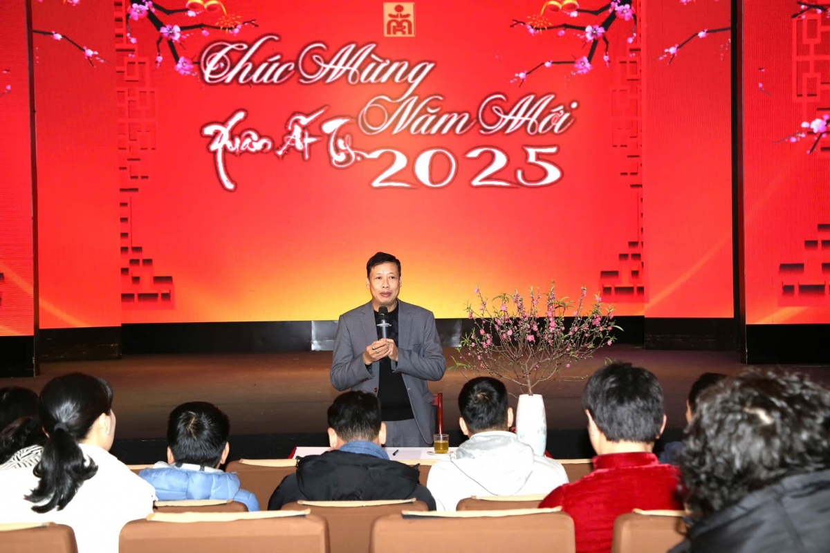 Những nghệ sĩ “ngâm mình dưới nước”: Đời theo con rối mà vui Những nghệ sĩ “ngâm mình dưới nước”: Đời theo con rối mà vui