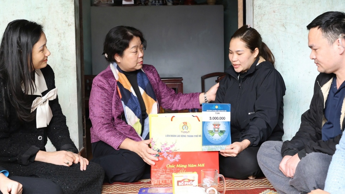 Điểm tựa vững chắc giúp người lao động vượt qua nghịch cảnh