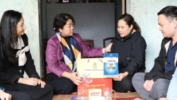 Điểm tựa vững chắc giúp người lao động vượt qua nghịch cảnh