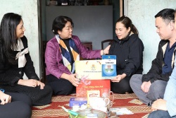 Điểm tựa vững chắc giúp người lao động vượt qua nghịch cảnh