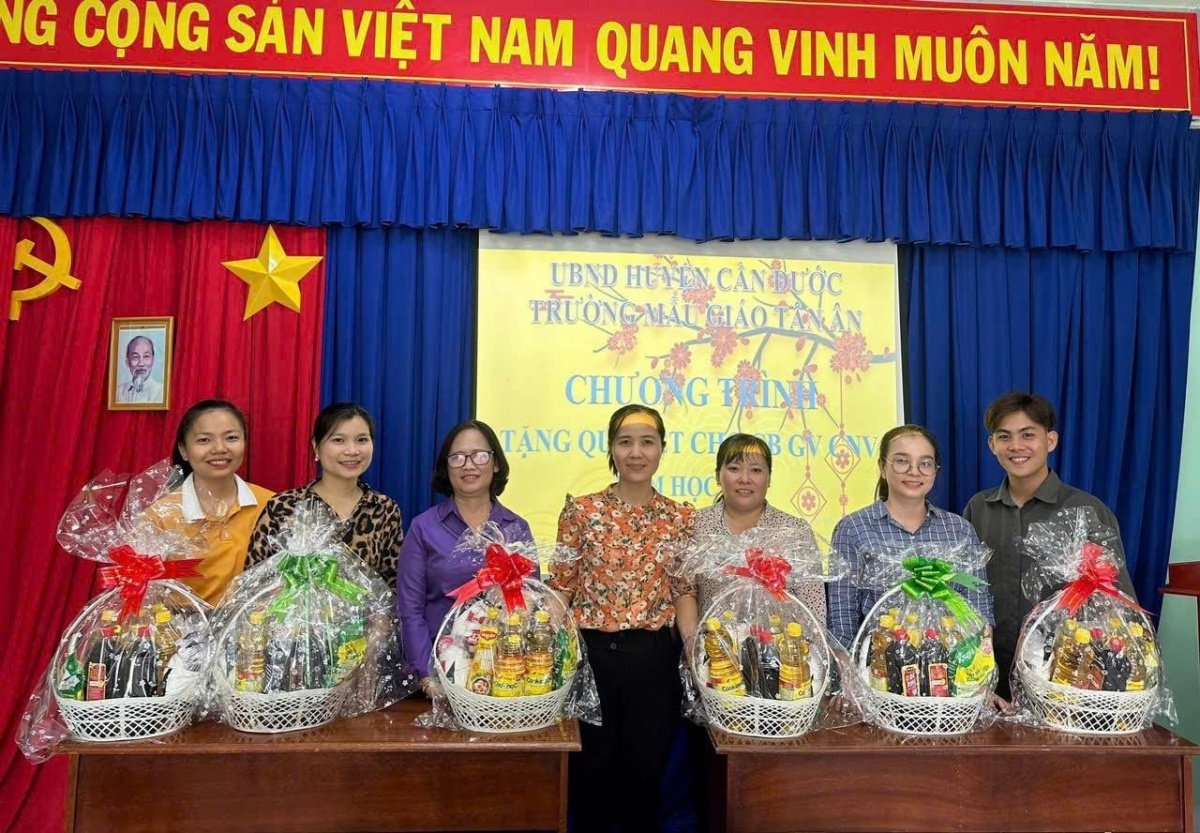 Cô chủ tịch công đoàn luôn lắng nghe và đồng cảm Cô chủ tịch công đoàn luôn lắng nghe và đồng cảm