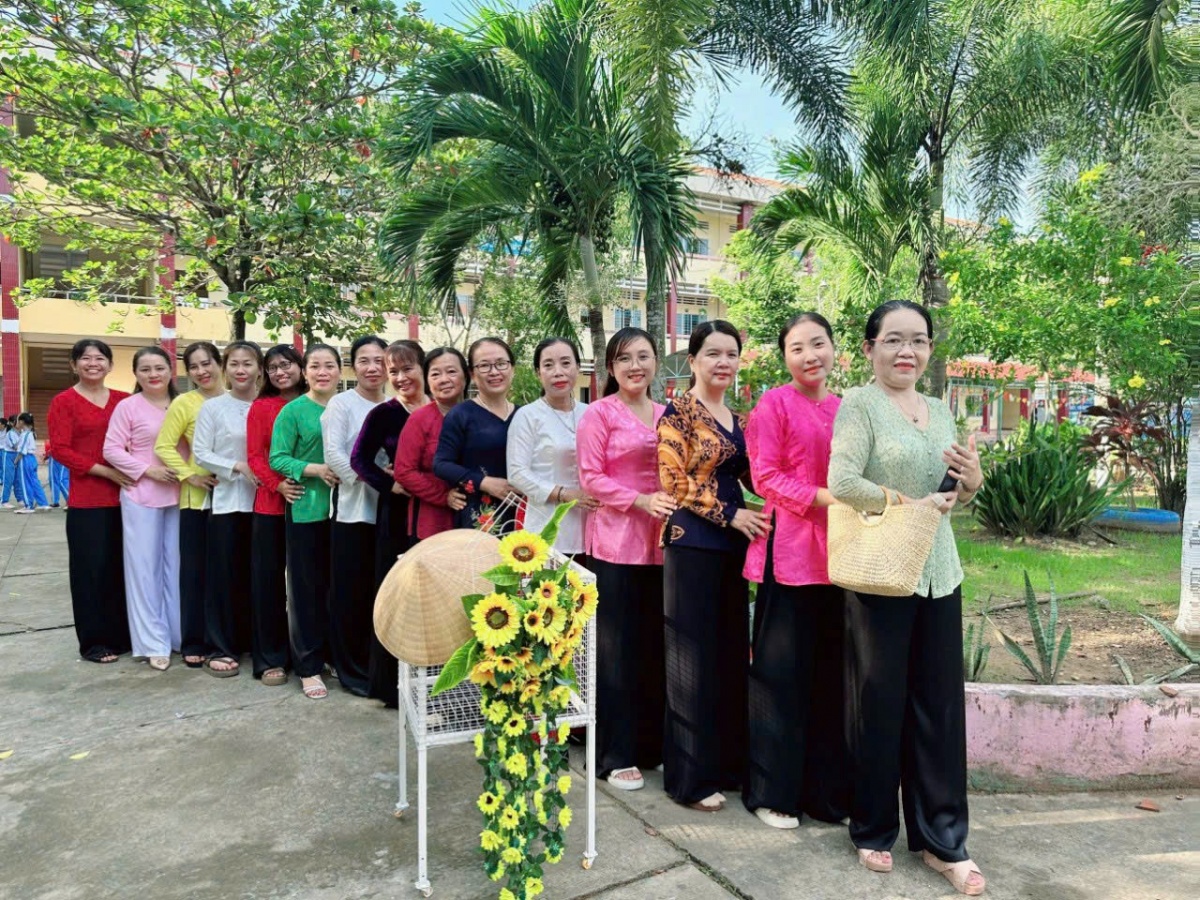 Dấu ấn của cô giáo với 34 năm trong sự nghiệp “trồng người” Dấu ấn của cô giáo với 34 năm trong sự nghiệp “trồng người”