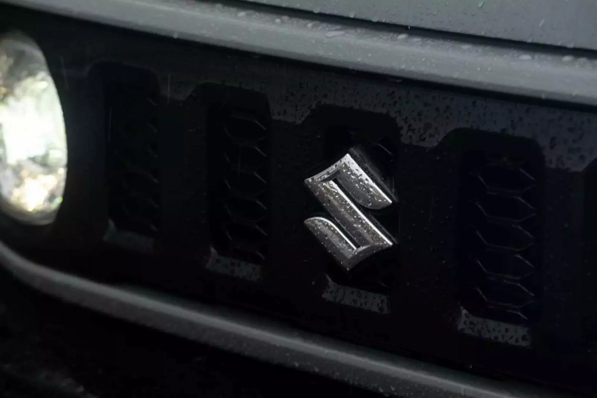 Độc đáo Suzuki Jimny độ phong cách 'G63 AMG 6x6' Độc đáo Suzuki Jimny độ phong cách 'G63 AMG 6x6'