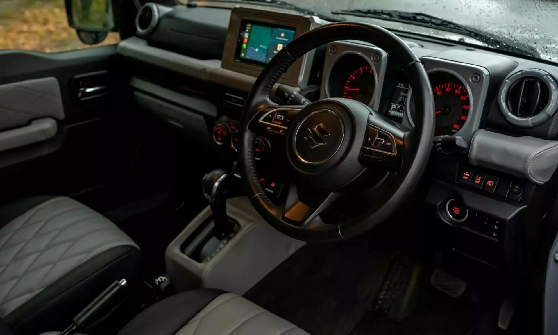 Độc đáo Suzuki Jimny độ 6 bánh phong cách 'Tiểu G63 AMG 6x6' Độc đáo Suzuki Jimny độ 6 bánh phong cách 'Tiểu G63 AMG 6x6'