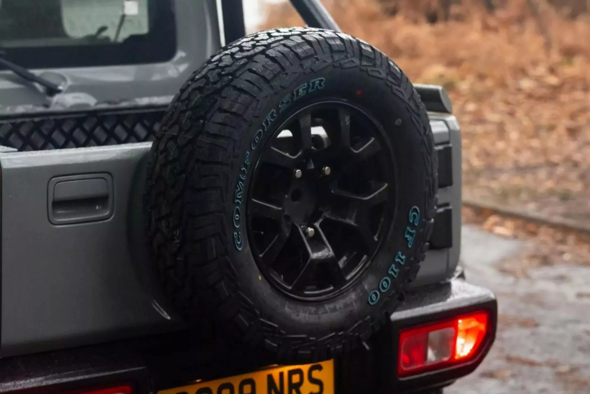 Độc đáo Suzuki Jimny độ phong cách 'G63 AMG 6x6' Độc đáo Suzuki Jimny độ phong cách 'G63 AMG 6x6'