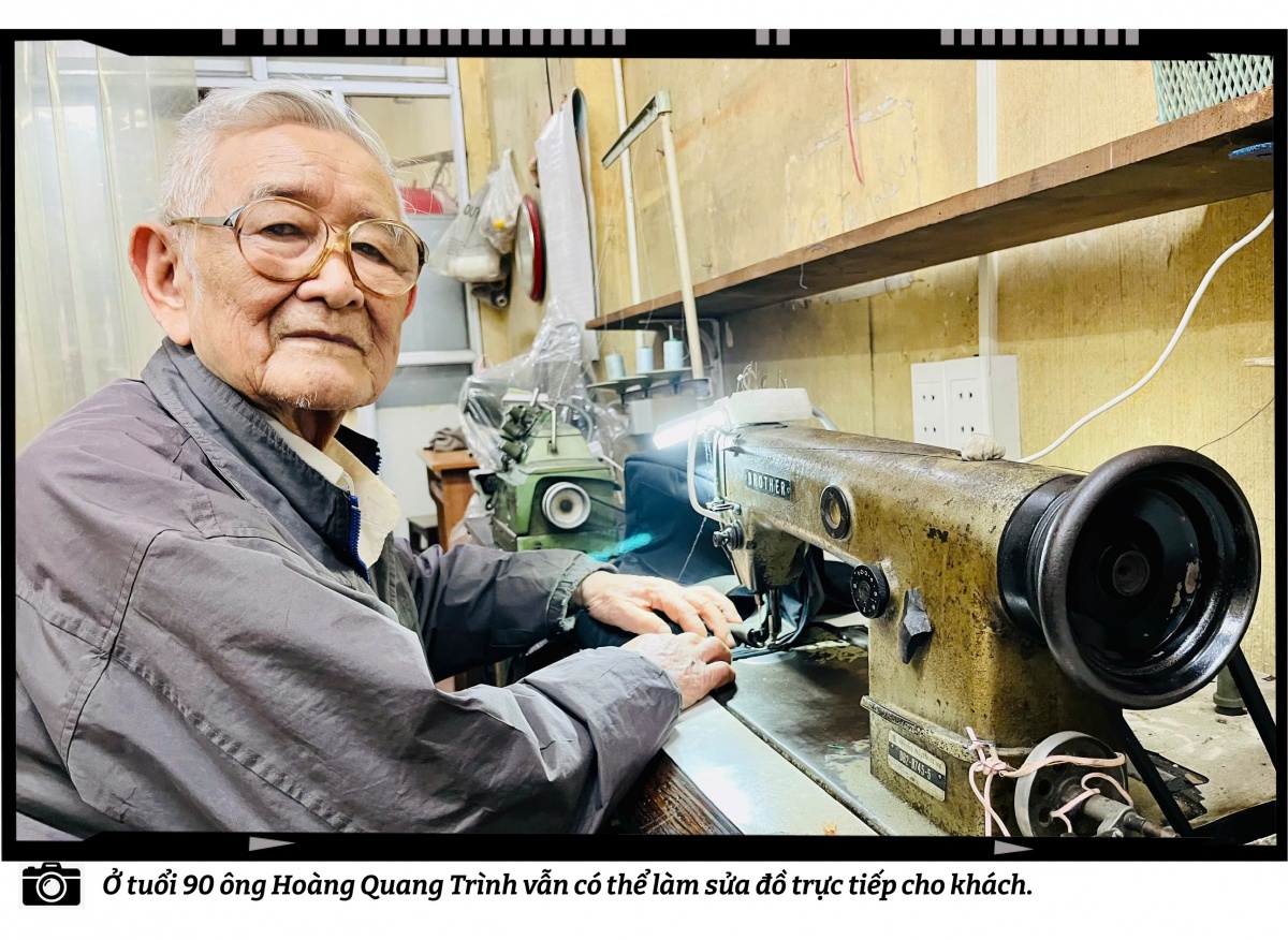 Nét xưa dáng nay: Người sửa chữa quần áo thời hiện đại