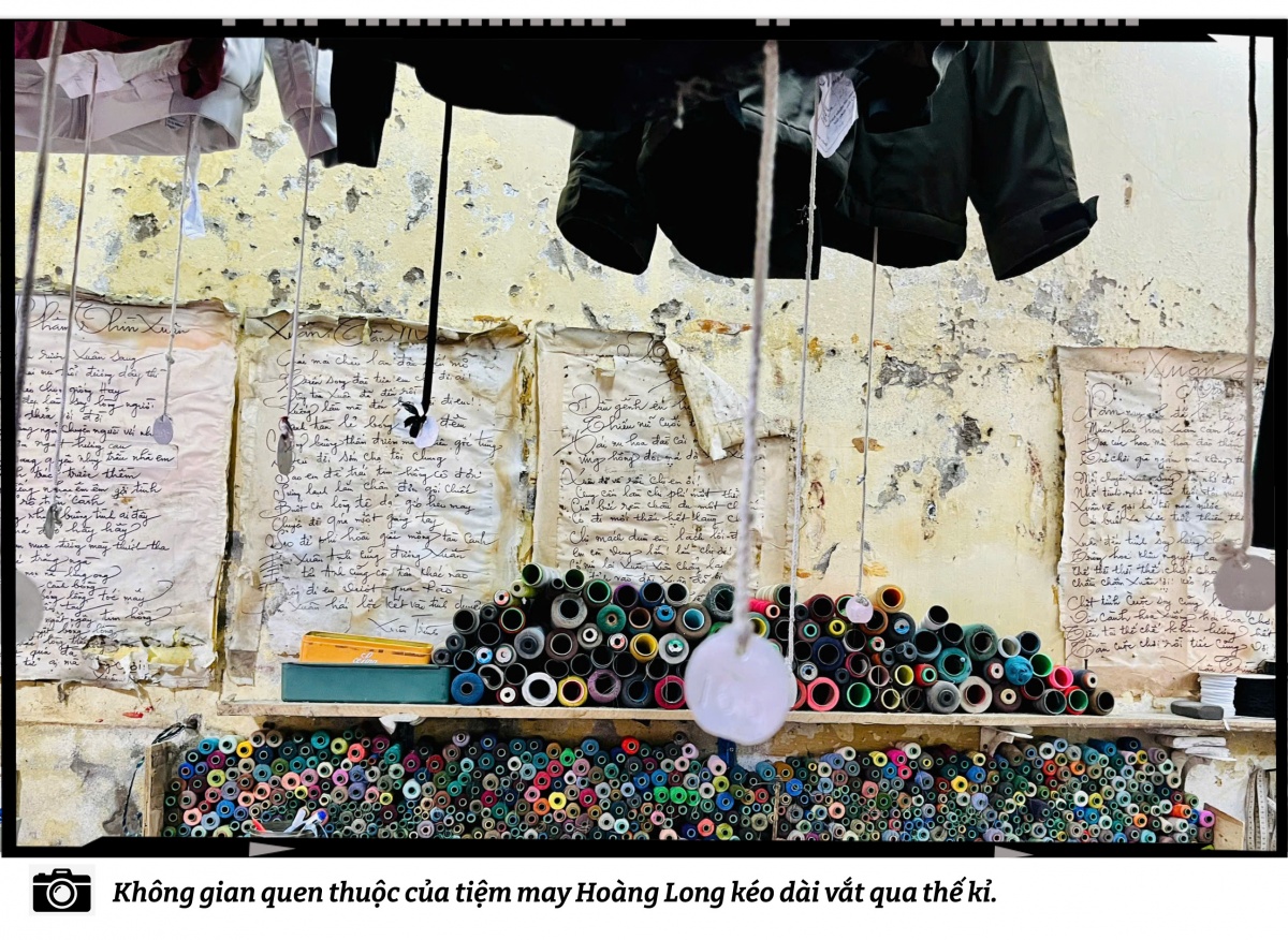 Nét xưa dáng nay: Người sửa chữa quần áo thời hiện đại