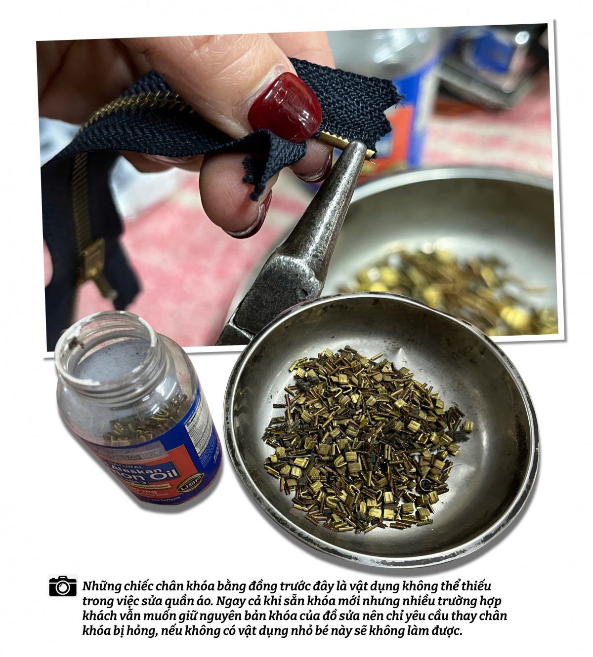 Nét xưa dáng nay: Người sửa chữa quần áo thời hiện đại