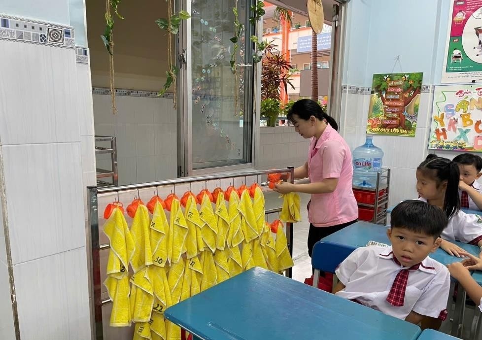 Tấm lòng của cô bảo mẫu Nguyễn Thị Mỹ Hiền Tấm lòng của cô bảo mẫu Nguyễn Thị Mỹ Hiền