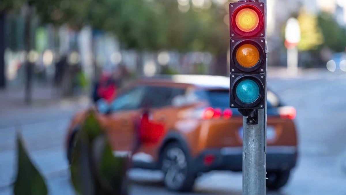 Nghị định 168 xử phạt giao thông vượt đèn đỏ mới nhất 2025