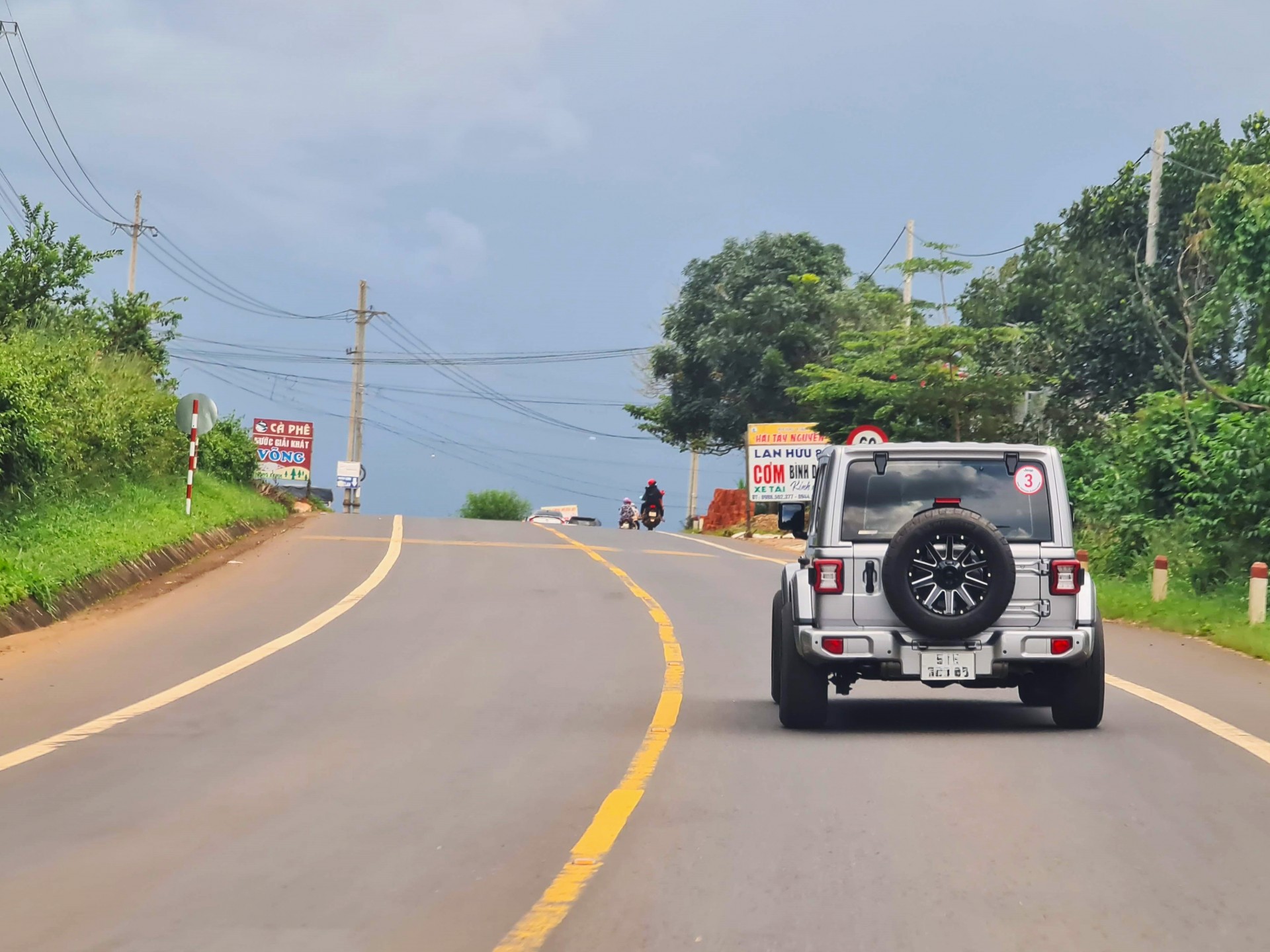 Khi muốn chuyển hướng người điều khiển phương tiện phải làm gì? Khi muốn chuyển hướng người điều khiển phương tiện phải làm gì?