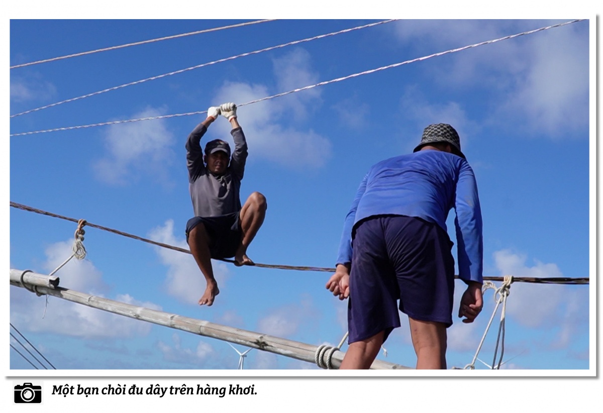 Thợ đóng đáy hàng khơi: Những người treo mình trên sóng gió