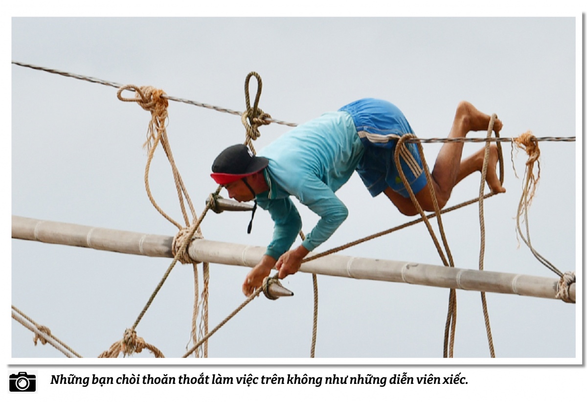 Thợ đóng đáy hàng khơi: Những người treo mình trên sóng gió