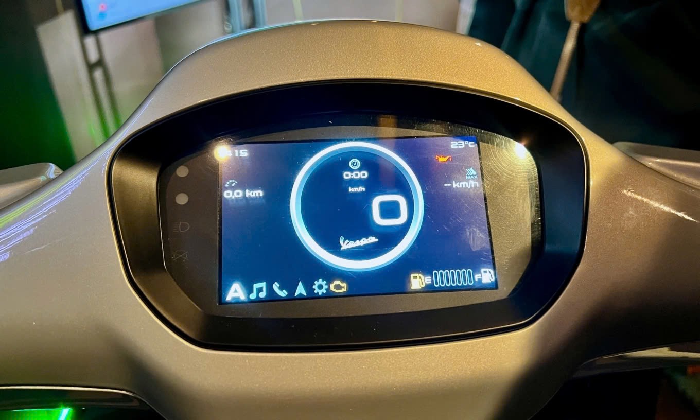 Vespa Sprint Tech ra mắt, giá từ 104 đến 120 triệu đồng Vespa Sprint Tech ra mắt, giá từ 104 đến 120 triệu đồng