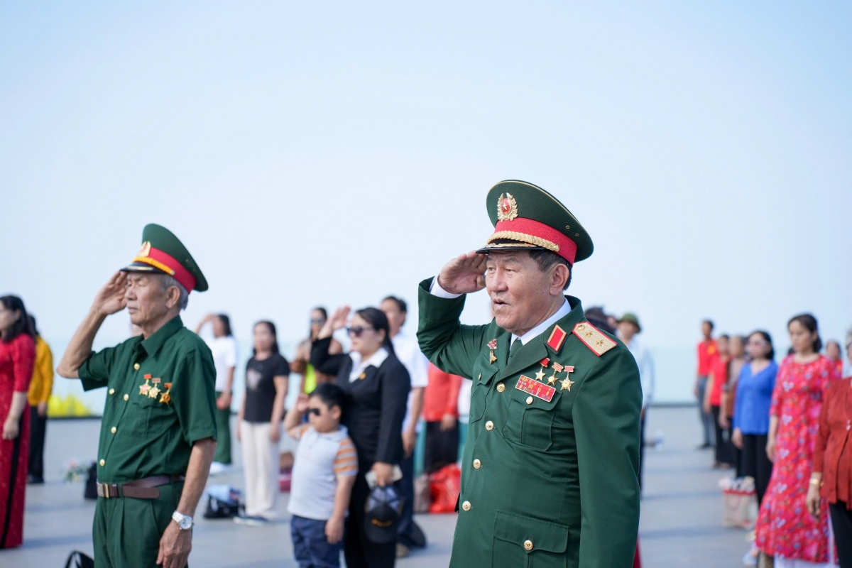 Núi Bà Đen đón Trung tướng Phạm Tuân và hơn 100 cựu chiến binh về lại chiến trường xưa Núi Bà Đen đón Trung tướng Phạm Tuân và hơn 100 cựu chiến binh về lại chiến trường xưa