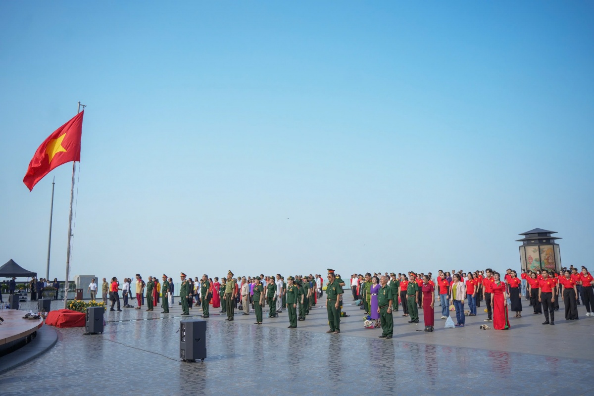 Núi Bà Đen đón Trung tướng Phạm Tuân và hơn 100 cựu chiến binh về lại chiến trường xưa Núi Bà Đen đón Trung tướng Phạm Tuân và hơn 100 cựu chiến binh về lại chiến trường xưa