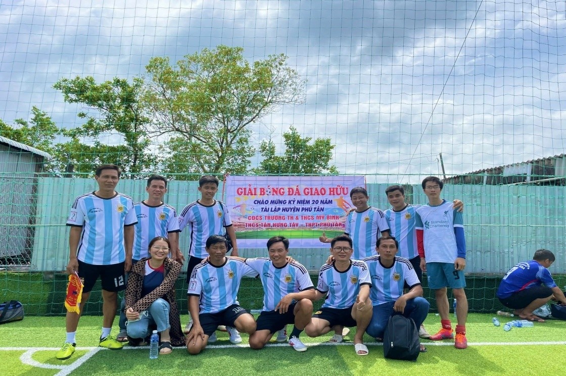 Người thầy giáo thân thiện, tạo môi trường giáo dục đoàn kết