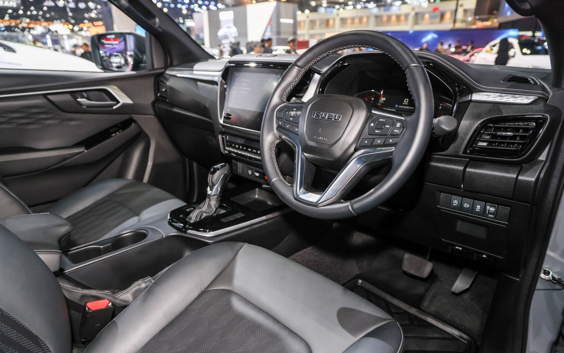 Bộ đôi Isuzu D-Max và Mu-X 2025 được trang bị động cơ 2.2L hoàn toàn mới