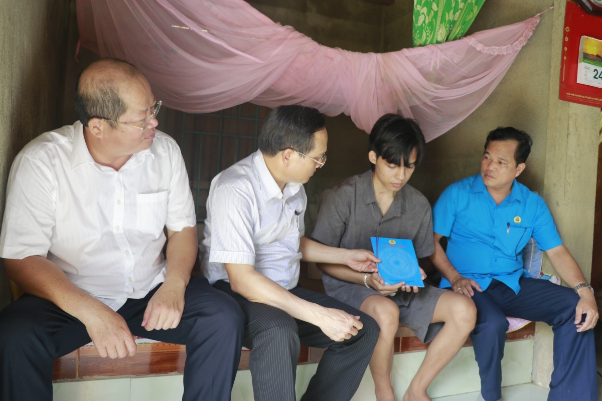 Tháng Công nhân ở Huế: Đồng hành và sẻ chia