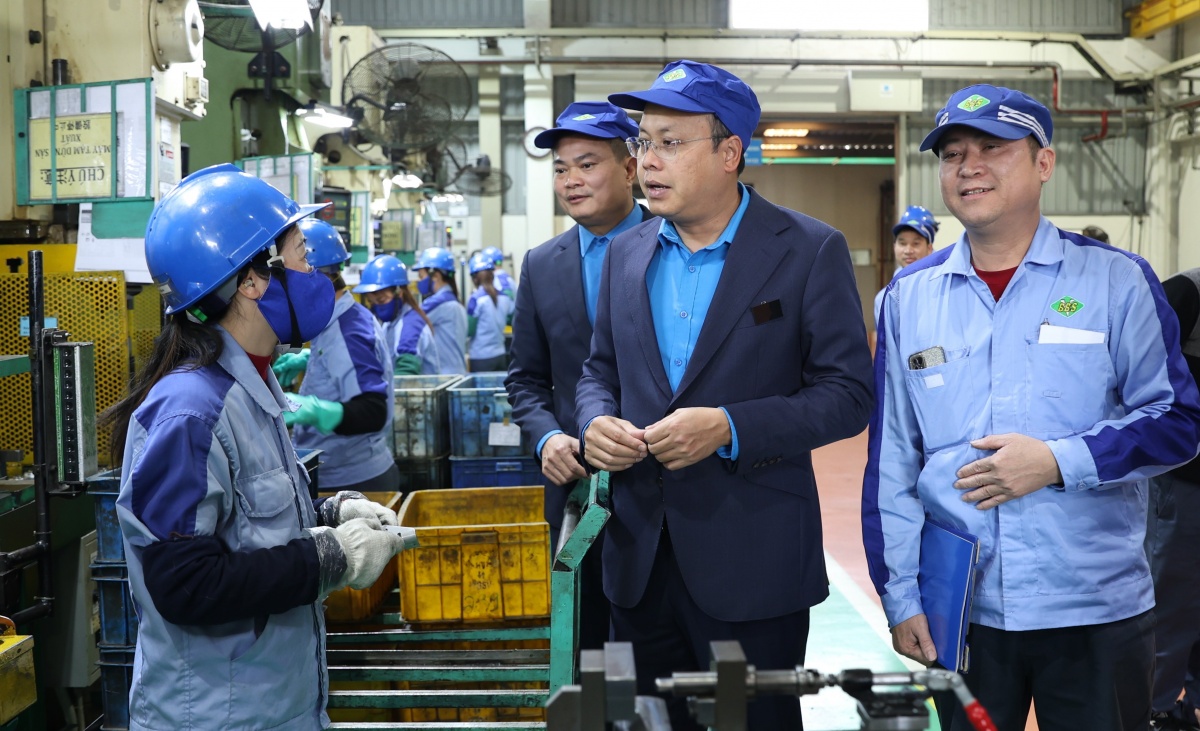 Suy nghĩ hay, hành động đẹp – khắc họa chân dung người lao động Thủ đô thời đại mới Suy nghĩ hay, hành động đẹp – khắc họa chân dung người lao động Thủ đô thời đại mới