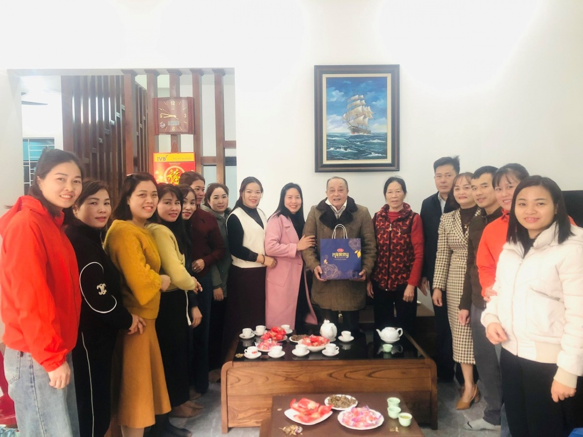 Tấm gương sáng trong giáo dục mầm non và hoạt động công đoàn