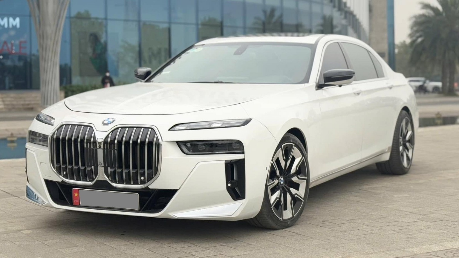 BMW 750Li 2010 "hóa thân" thành 7-Series 2025, giá hơn 800 triệu đồng