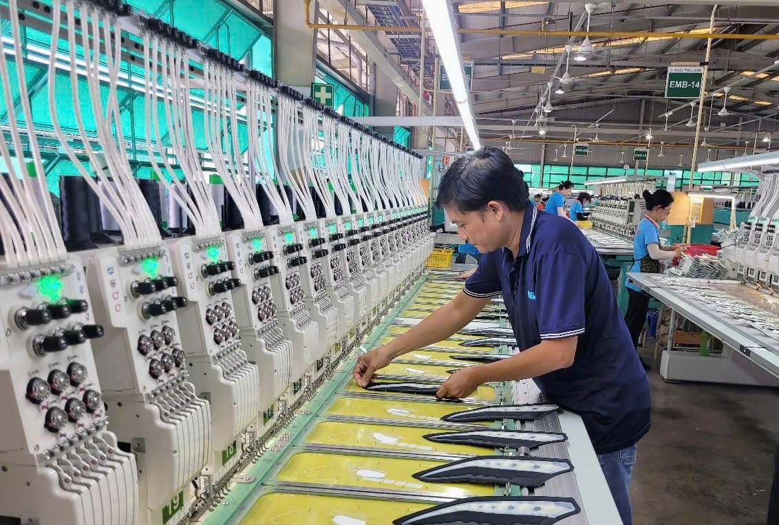 Đột phá công nghệ may giày: Câu chuyện của người thợ tận tâm