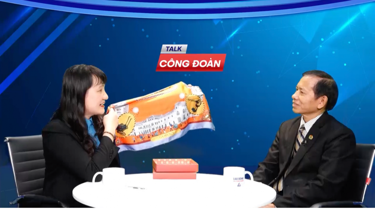 Chuyến tàu nữ công: “Gác chắn” đời thường, mở lối sẻ chia Chuyến tàu nữ công: “Gác chắn” đời thường, mở lối sẻ chia