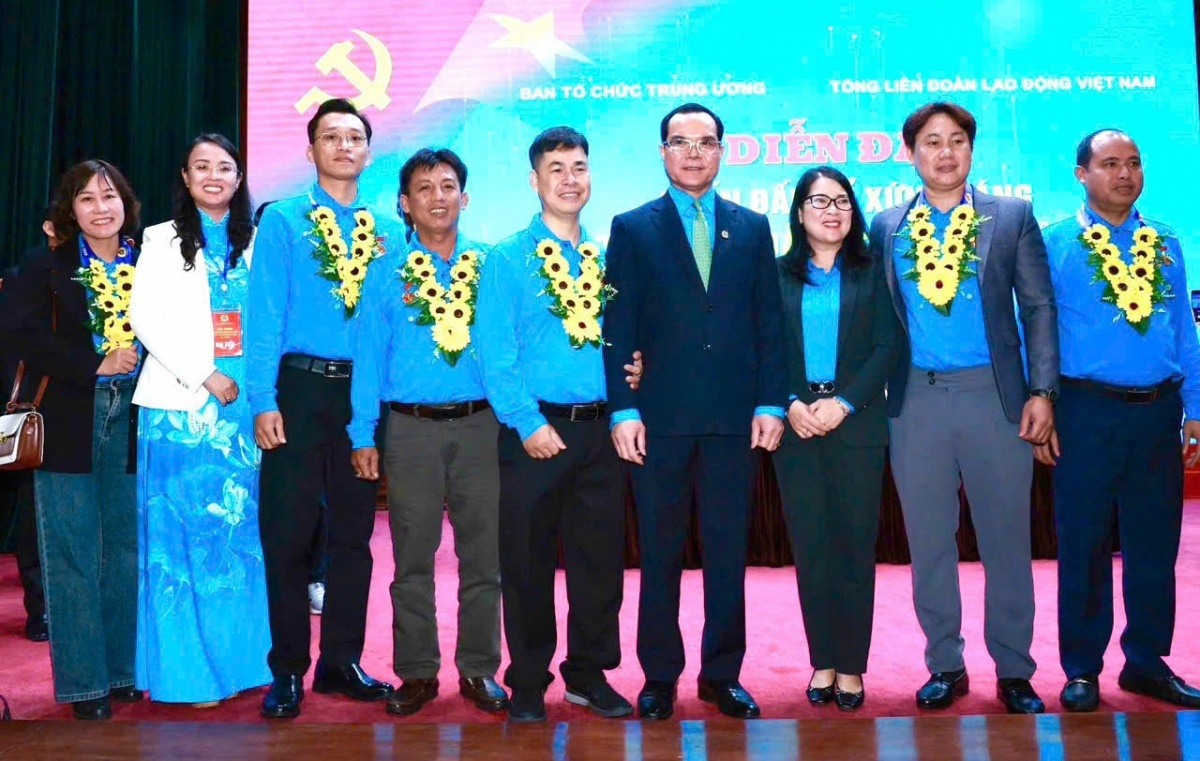 Dòng nước cuộc sống và những cống hiến thầm lặng