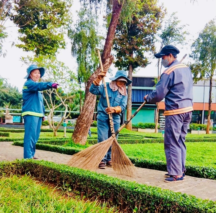 Người đảng viên bước ra từ những con đường sạch Người đảng viên bước ra từ những con đường sạch