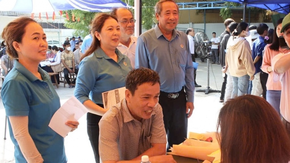 Công đoàn - điểm tựa vững chắc cho người lao động trong biến động thị trường lao động