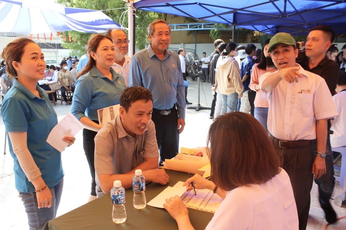 Tổ chức Công đoàn: Cầu nối việc làm, điểm tựa pháp lý cho người lao động