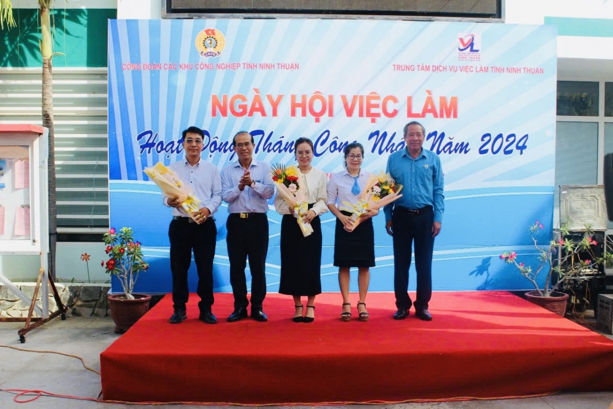 Tổ chức Công đoàn: Cầu nối việc làm, điểm tựa pháp lý cho người lao động