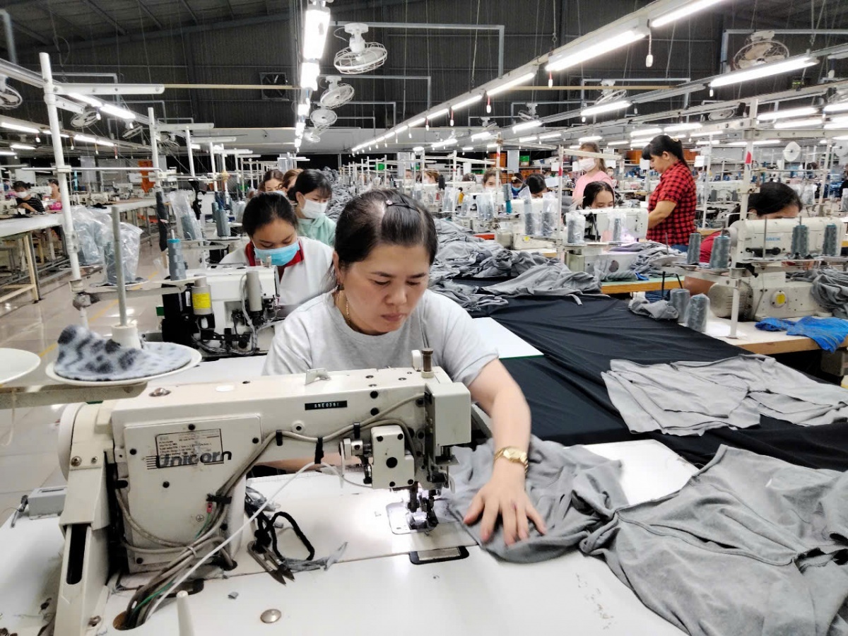 Bài 1: Công nhân ngành Dệt may lương thấp, môi trường làm việc khắc nghiệt