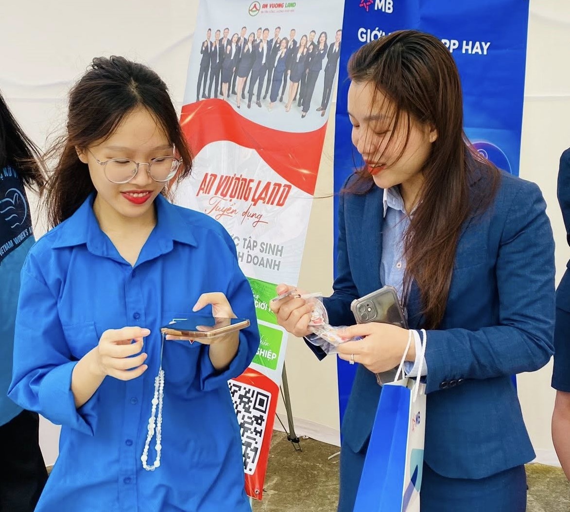 Kết nối sinh viên, người lao động với hơn 2.100 cơ hội việc làm Kết nối sinh viên, người lao động với hơn 2.100 cơ hội việc làm