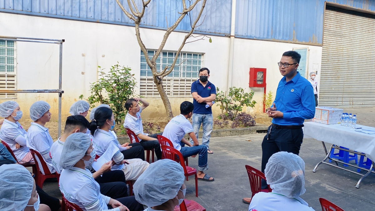 Vai trò của cán bộ Công đoàn trong thu hút lao động phi chính thức vào tổ chức Công đoàn Vai trò của cán bộ Công đoàn trong thu hút lao động phi chính thức vào tổ chức Công đoàn