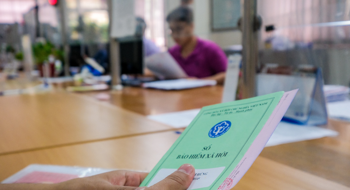 Có rất nhiều người lao động vì hoàn cảnh đã dừng đóng BHXH giữa chừng, sau đó không thể quay lại đủ 20 năm và chọn nhận BHXH một lần. Có rất nhiều người lao động vì hoàn cảnh đã dừng đóng BHXH giữa chừng, sau đó không thể quay lại đủ 20 năm và chọn nhận BHXH một lần.