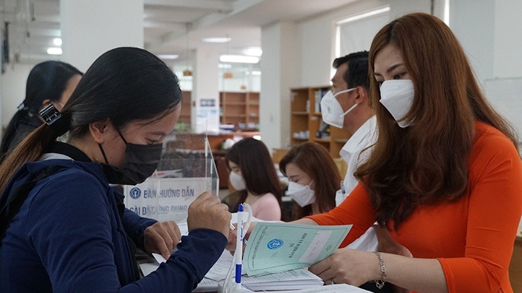 Luật BHXH năm 2024: Người lao động không phải "bán tương lai" để “cứu hôm nay"