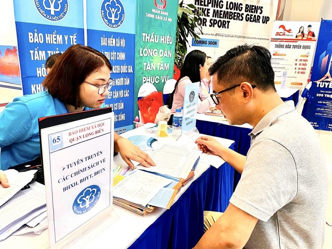 Trọng tâm của sửa đổi trong Luật BHXH 2024 là khuyến khích người lao động không rút BHXH một lần, mà giữ lại thời gian đã đóng để tiếp tục tham gia hoặc quay lại khi có điều kiện. Trọng tâm của sửa đổi trong Luật BHXH 2024 là khuyến khích người lao động không rút BHXH một lần, mà giữ lại thời gian đã đóng để tiếp tục tham gia hoặc quay lại khi có điều kiện.