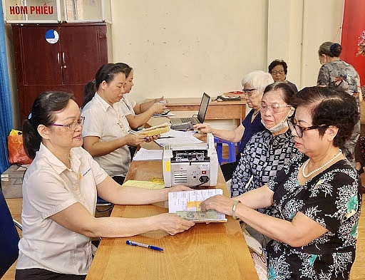 Luật BHXH năm 2024 là một thay đổi quan trọng trong việc bảo vệ quyền lợi cho người lao động, nhất là những công nhân, lao động chưa đủ điều kiện hưởng lương hưu. Luật BHXH năm 2024 là một thay đổi quan trọng trong việc bảo vệ quyền lợi cho người lao động, nhất là những công nhân, lao động chưa đủ điều kiện hưởng lương hưu.