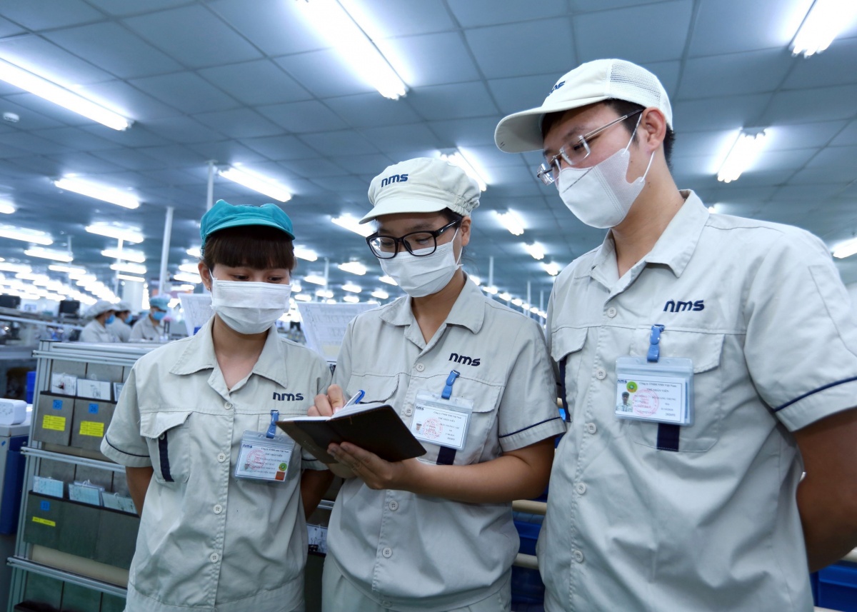 Công đoàn thổi lửa, động viên, dẫn dắt công nhân vào Đảng