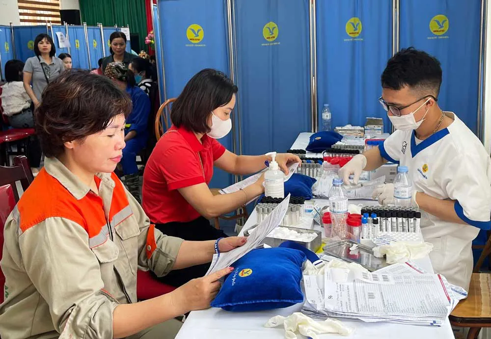 quy định về tính thời gian nghỉ ốm đau theo năm chính là một nốt trầm đầy nhân văn.