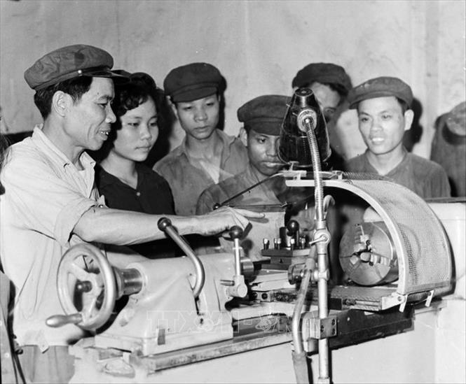 Công nhân Việt Nam và hành trình không nghỉ