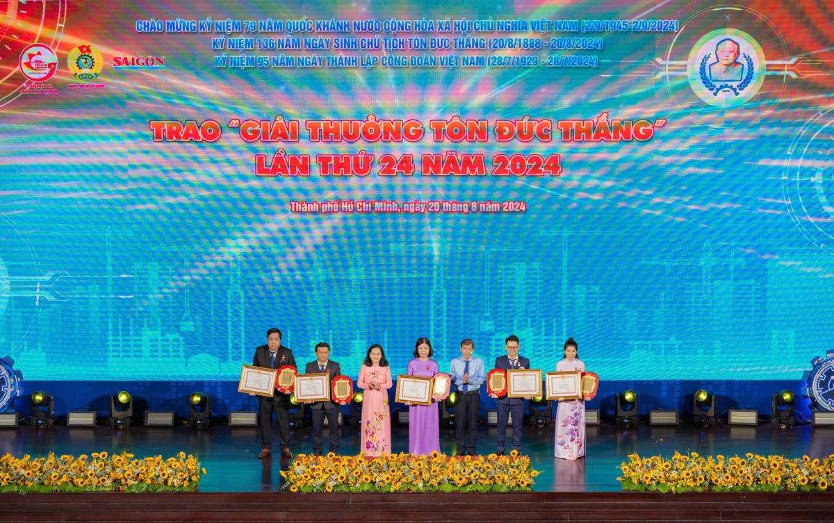 Công nhân Việt Nam và hành trình không nghỉ