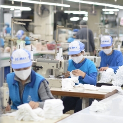 Tăng cường năng lực tiếp cận thông tin của người lao động: Góc nhìn từ ngành Dệt may Việt Nam