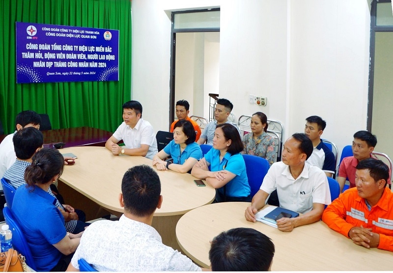 Tăng cường vai trò công đoàn trong gắn kết kinh tế với xã hội Tăng cường vai trò công đoàn trong gắn kết kinh tế với xã hội