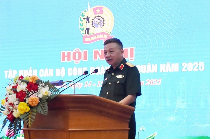 Thượng tướng Lê Quang Minh, Phó chủ nhiệm Tổng cục Chính trị QĐND Việt Nam. Thượng tướng Lê Quang Minh, Phó chủ nhiệm Tổng cục Chính trị QĐND Việt Nam.